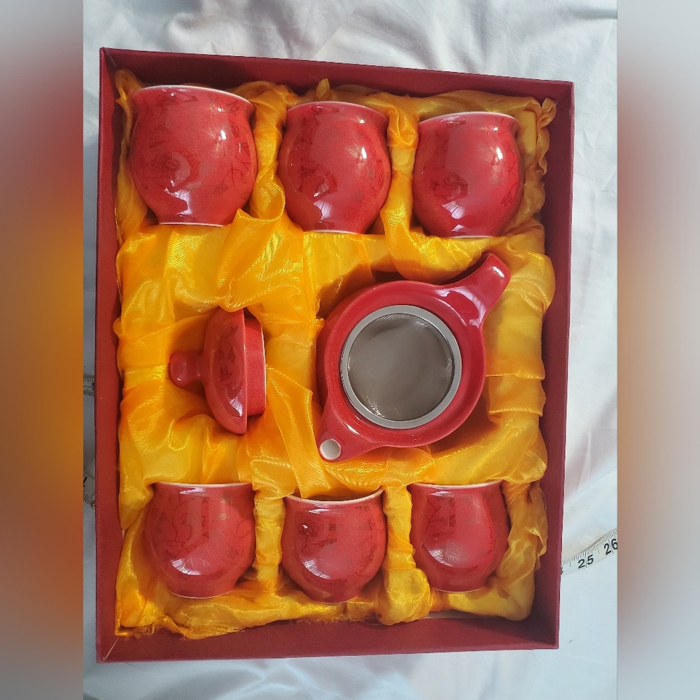 : Red flower  Chinese Tea Set 6 cups and matching teapot
